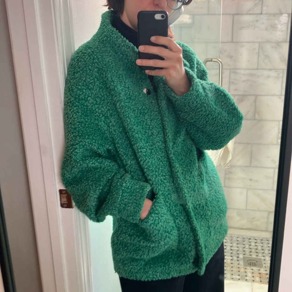 Tela fuzzy green coat